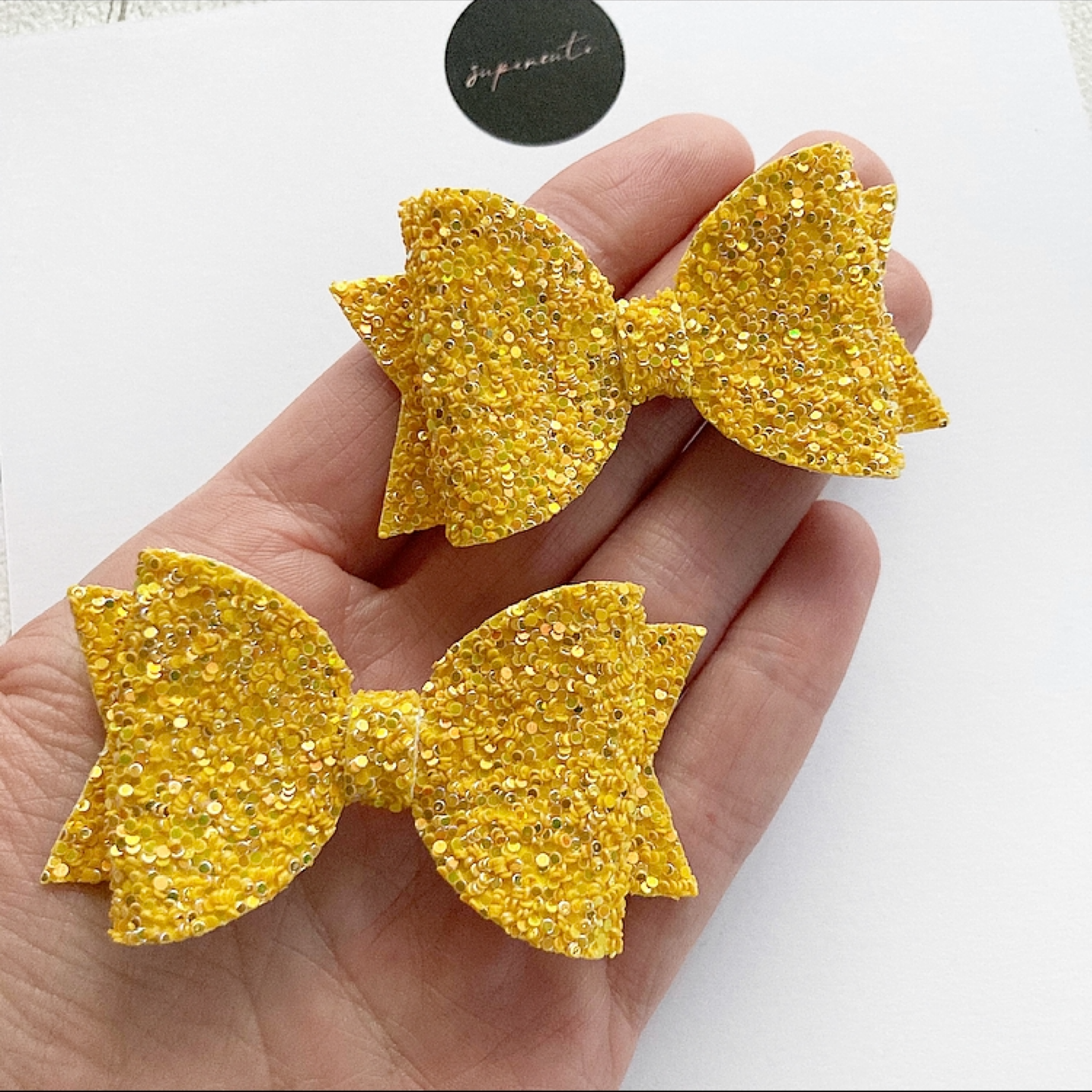 Mustard 2.5” Glitter Piggy Bows